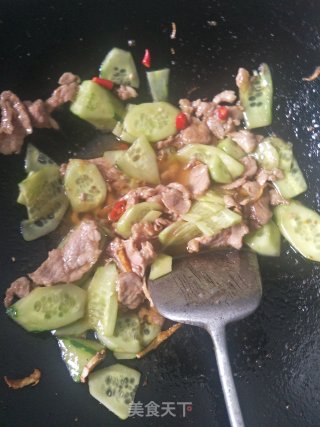 黄瓜炒肉片的做法步骤：7