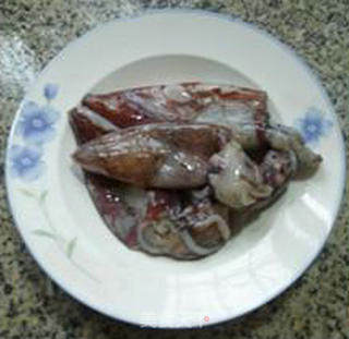 韭菜绿豆芽炒鱿鱼的做法步骤：2