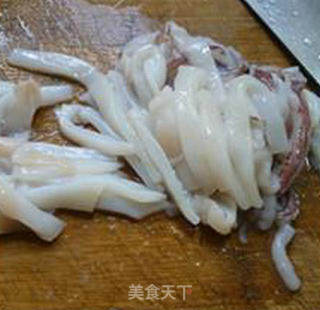 韭菜绿豆芽炒鱿鱼的做法步骤：7
