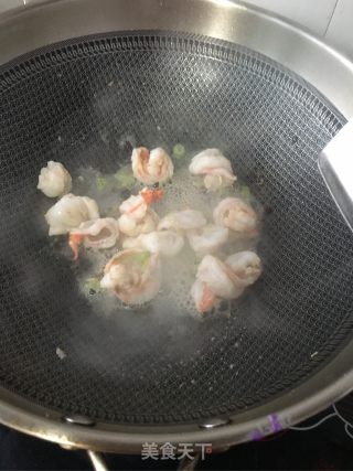 鲜虾仁炒莴苣丝的做法步骤：11
