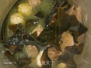 丸子莲藕海带汤的做法步骤：6