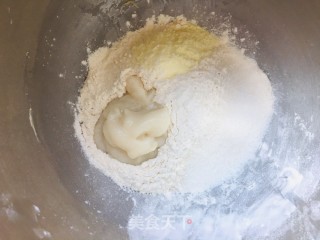 草莓夹心牛奶卷的做法步骤：2