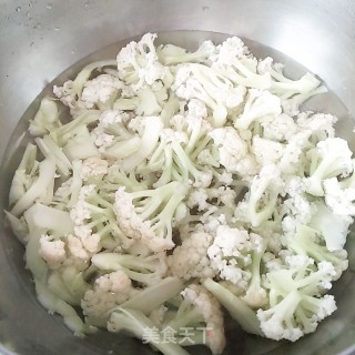 五花肉煸花菜的做法步骤：3