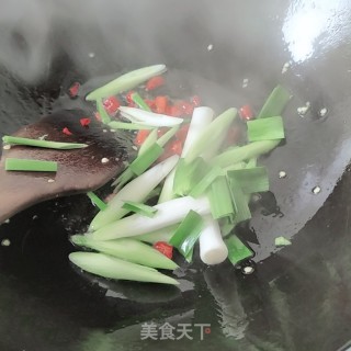 五花肉煸花菜的做法步骤：6
