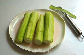 丝瓜炖豆腐的做法步骤：3