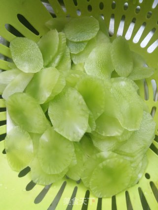 腊味莴苣片的做法步骤：2