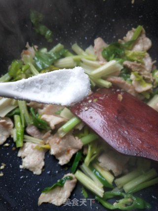 香芹炒肉的做法步骤：5