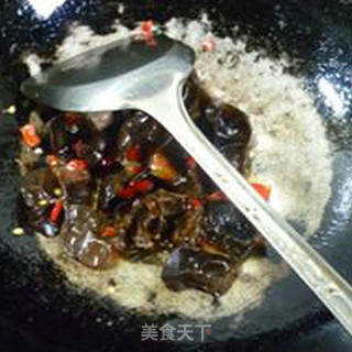 剁椒黑木耳炒鸡蛋的做法步骤：6