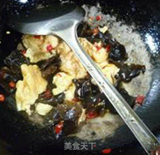 剁椒黑木耳炒鸡蛋的做法步骤：7