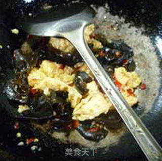 剁椒黑木耳炒鸡蛋的做法步骤：9
