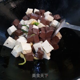 鸭血烧豆腐的做法步骤：5