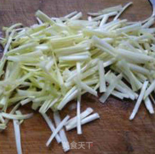 韭菜芽猪肚炒丝瓜的做法步骤：6