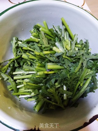 素炒茼蒿的做法步骤：2