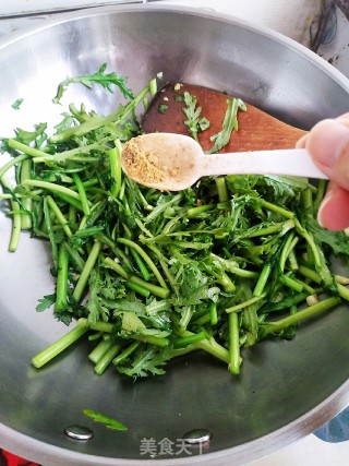 素炒茼蒿的做法步骤：6