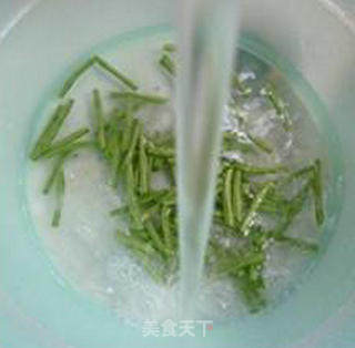 瘦肉丝土豆炒带豆的做法步骤：3
