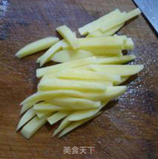 瘦肉丝土豆炒带豆的做法步骤：4