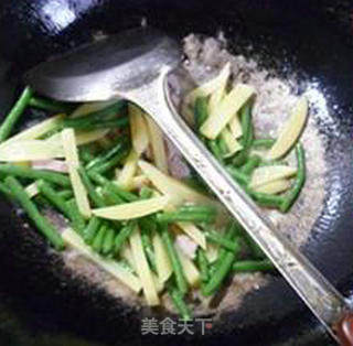 瘦肉丝土豆炒带豆的做法步骤：7