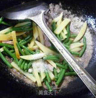 瘦肉丝土豆炒带豆的做法步骤：8