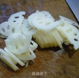 青椒猪肚炒莲藕的做法步骤：4