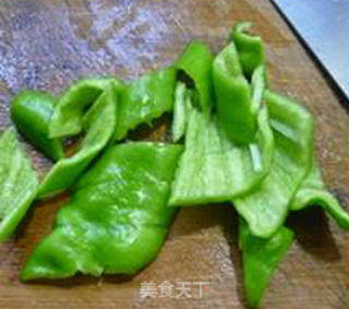 青椒猪肚炒莲藕的做法步骤：6
