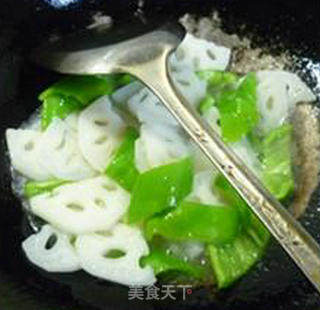 青椒猪肚炒莲藕的做法步骤：9