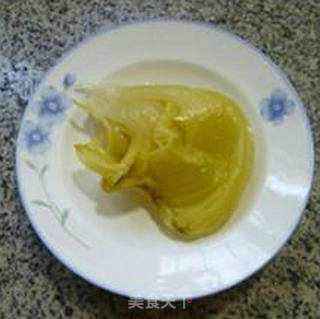 酸菜梗瘦肉丝炒毛豆的做法步骤：2