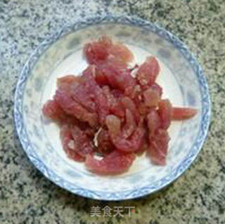 酸菜梗瘦肉丝炒毛豆的做法步骤：3