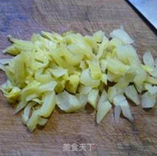 酸菜梗瘦肉丝炒毛豆的做法步骤：5