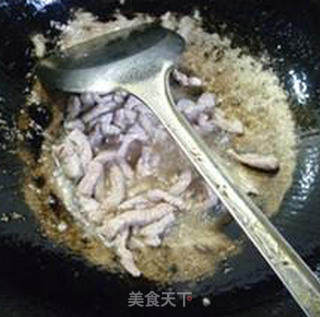 酸菜梗瘦肉丝炒毛豆的做法步骤：7