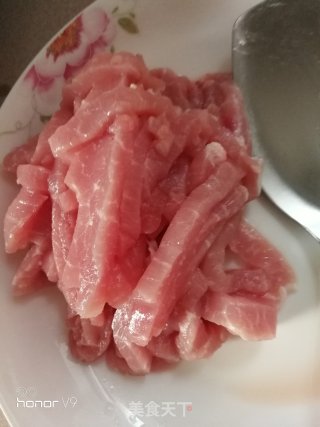 青椒泡菜炒肉丝的做法步骤：1