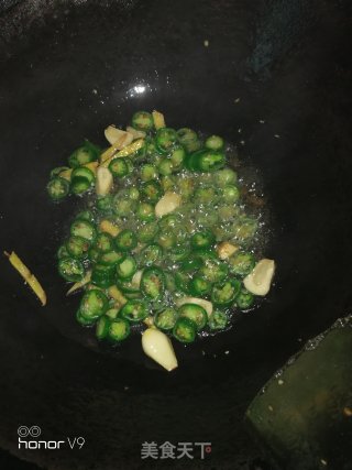 青椒泡菜炒肉丝的做法步骤：3
