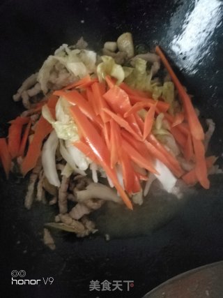 青椒泡菜炒肉丝的做法步骤：6