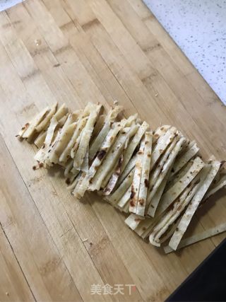 甘蓝炒饼的做法步骤：2