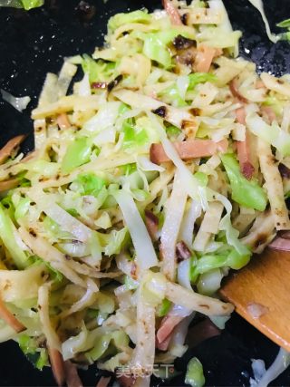 甘蓝炒饼的做法步骤：9