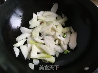 蒜苗炒芥菜芯的做法步骤：3