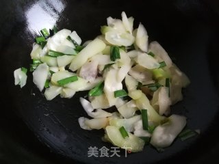 蒜苗炒芥菜芯的做法步骤：4