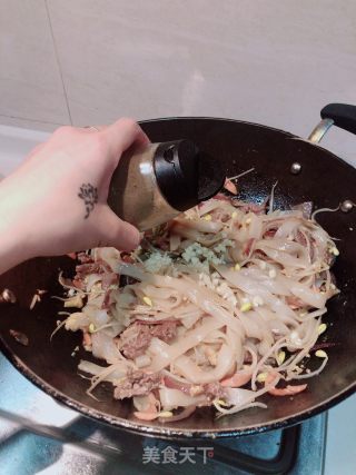 炒牛肉河粉的做法步骤：16
