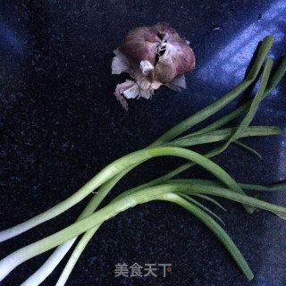 蒜香茼蒿的做法步骤：2