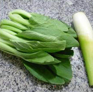 虾仁茭白炒青菜的做法步骤：1