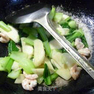 虾仁茭白炒青菜的做法步骤：10