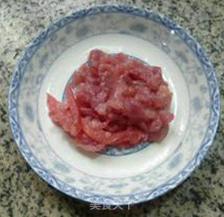 榨菜瘦肉丝炒西葫芦的做法步骤：2