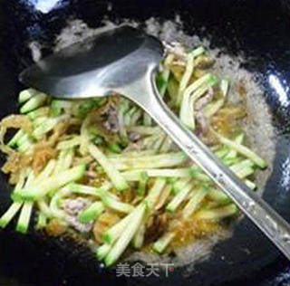 榨菜瘦肉丝炒西葫芦的做法步骤：7