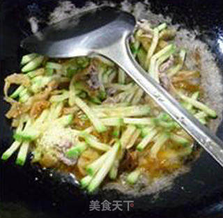 榨菜瘦肉丝炒西葫芦的做法步骤：8