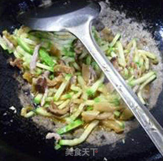 榨菜瘦肉丝炒西葫芦的做法步骤：9
