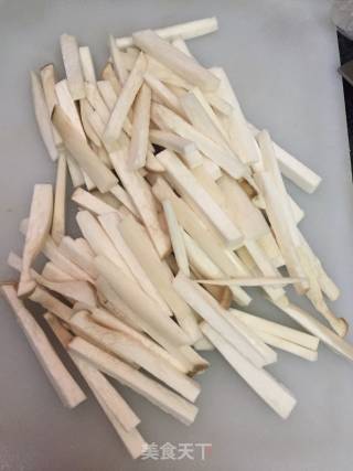 杏鲍菇炒肉的做法步骤：1