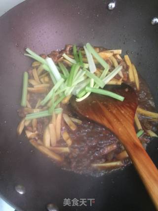 杏鲍菇炒肉的做法步骤：8