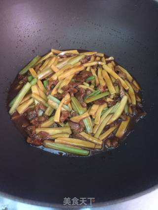 杏鲍菇炒肉的做法步骤：9