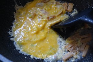 自制豆干炒鸡蛋的做法步骤：7