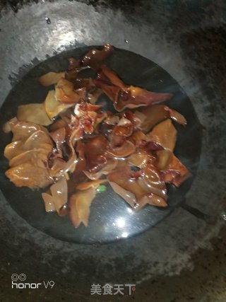 肉片黄瓜炒木耳的做法步骤：3