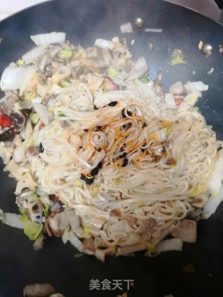鸭肉莲藕炒面条的做法步骤：7